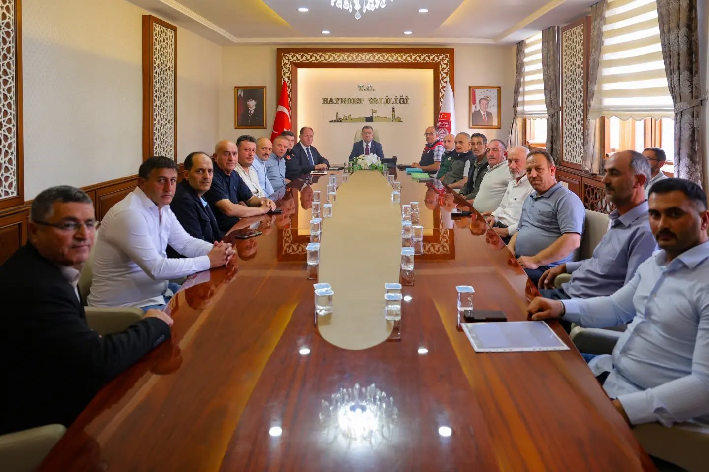 bayburt-ta-muhtarlarla-koylerin-ihtiyaclari-gorusuldu