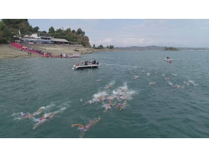 Cumhuriyet İçin Kulaç Attılar