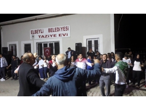 Elbeylili Gençlere Asker Kınası Yakıldı