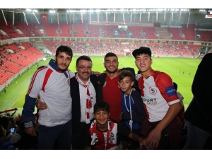 Başkan Taşçı, Maça Tramvayla Gitti