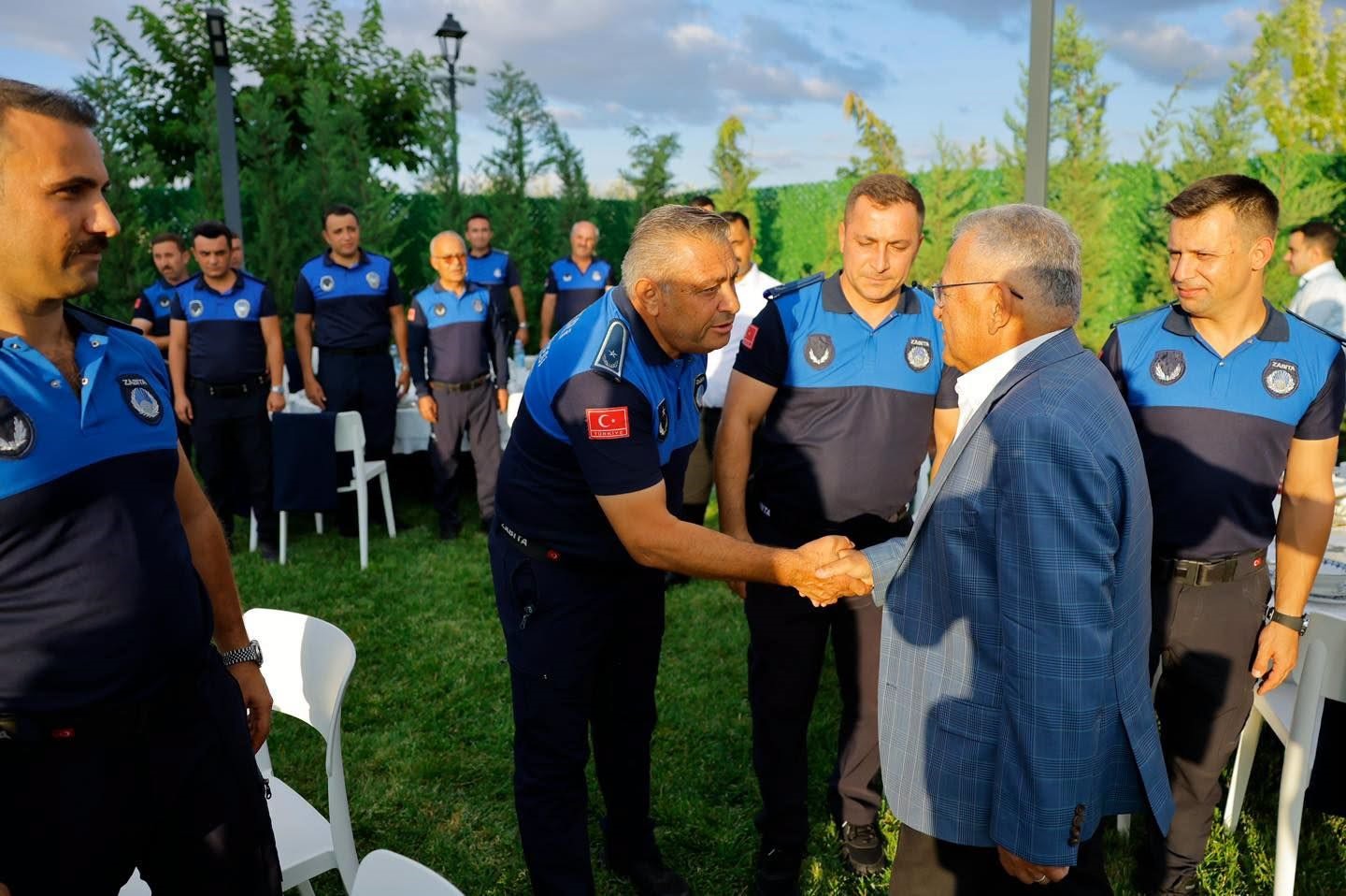 baskan-buyukkilic-zabita-haftasi-dolayisiyla-zabita-personeli-ile-bulustu