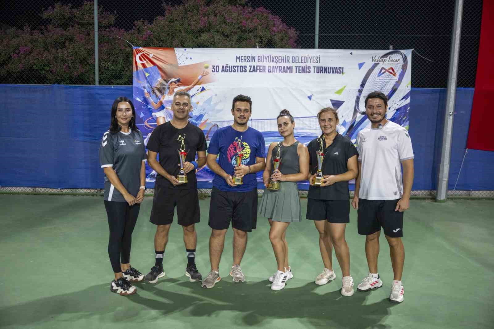 mersin-de-zafer-bayrami-tenis-turnuvasinda-sampiyonlar-belli-oldu