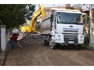 Erenler Belediyesi Bozulan Yolları Onarmaya Devam Ediyor