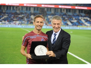 Ağaoğlu, Onur Ve Pereira’ya Plaket Verdi