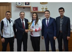 Avrupa Üçüncüsü Boksörden Ünlüer’e Ziyaret