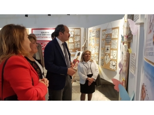 Öğrenciler Eserlerini Cumhuriyet İçin Sergiledi