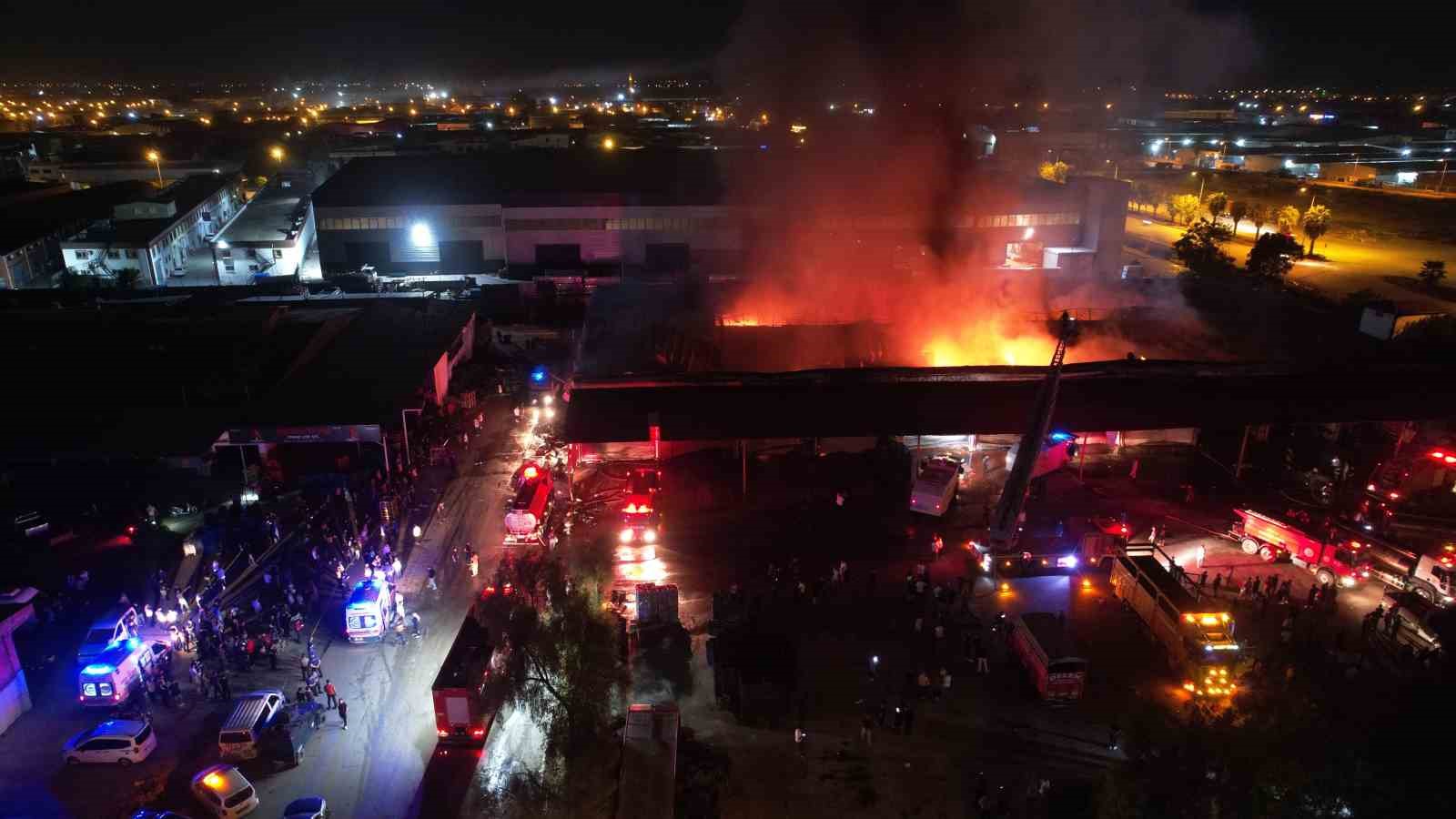 adana-da-halde-cikan-yanginda-22-is-yeri-kullanilamaz-hale-geldi