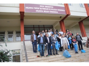 Düzce Üniversitesi Akçakoca Yerleşkesinde Çevre Temizliği Gerçekleştirildi