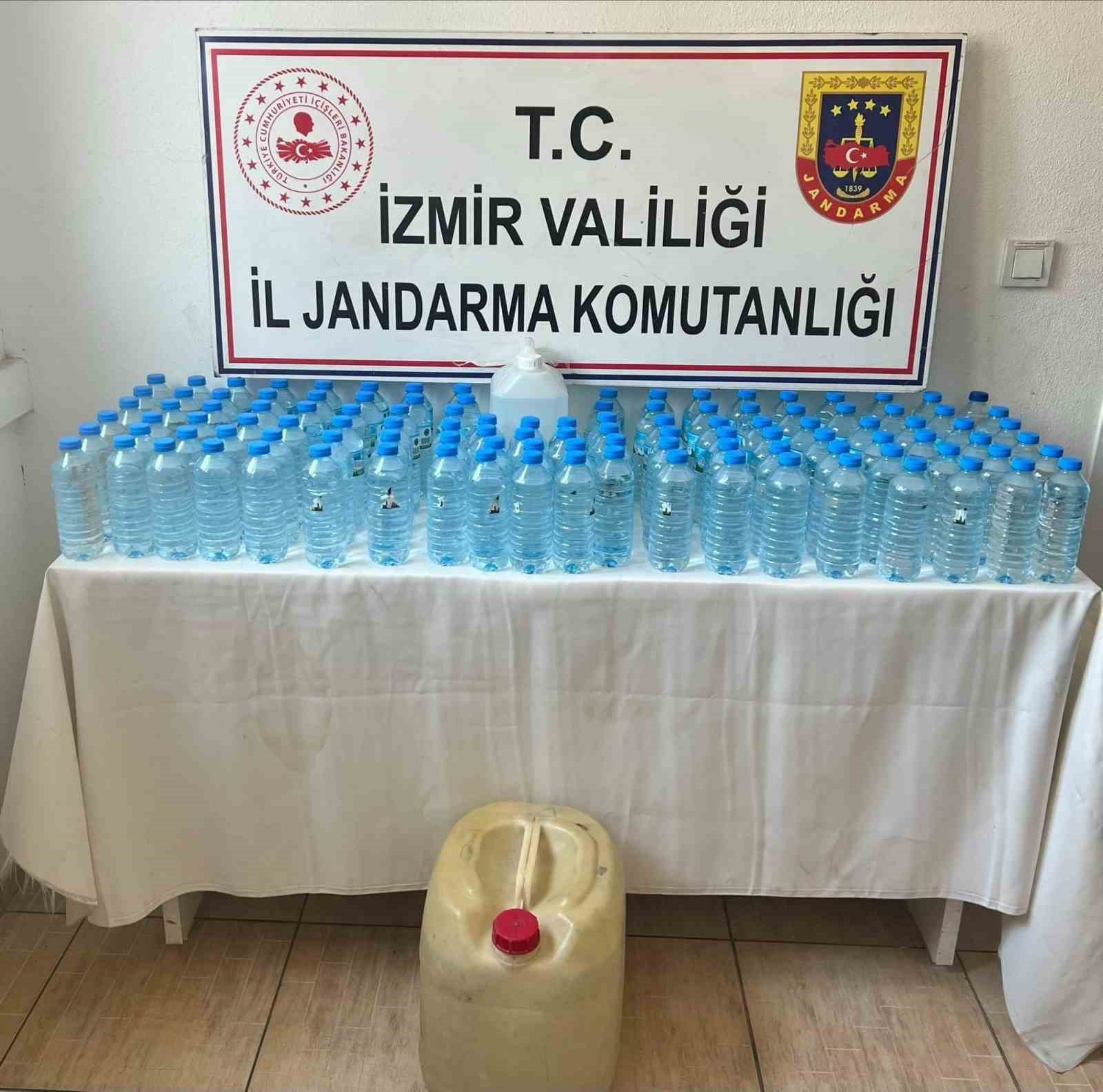 izmir-jandarmasindan-asayis-denetimi-binlerce-kisi-sorgulandi-bin-85-litre-etil-alkol-ele-gecirildi