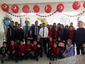 ‘Engelliler Bir Toplumun Aynasıdır’ Temalı Resim Sergisi Açıldı