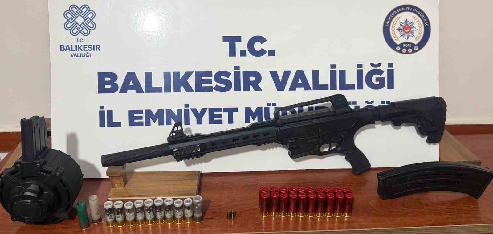 biga-daki-silahli-olayin-suphelisi-bandirma-yolunda-yakalandi