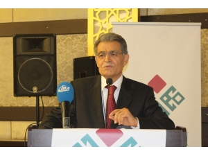 Yazar Cengiz Aytmatov Panellerle Anılıyor