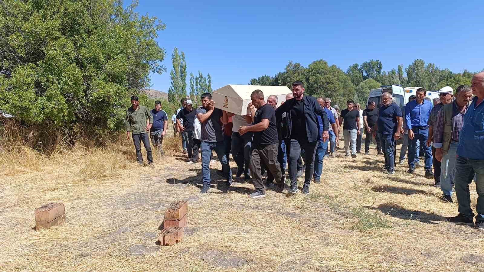 mugla-da-oldurulen-genc-kadin-memleketi-malatya-da-topraga-verildi