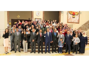 Uşak’ta Kültür Dokuyan Eller Sertifikalarını Aldı