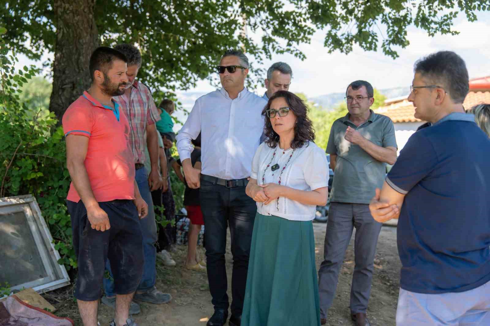baskan-koksal-aras-yanginda-evleri-zarar-goren-aileyi-ziyaret-etti