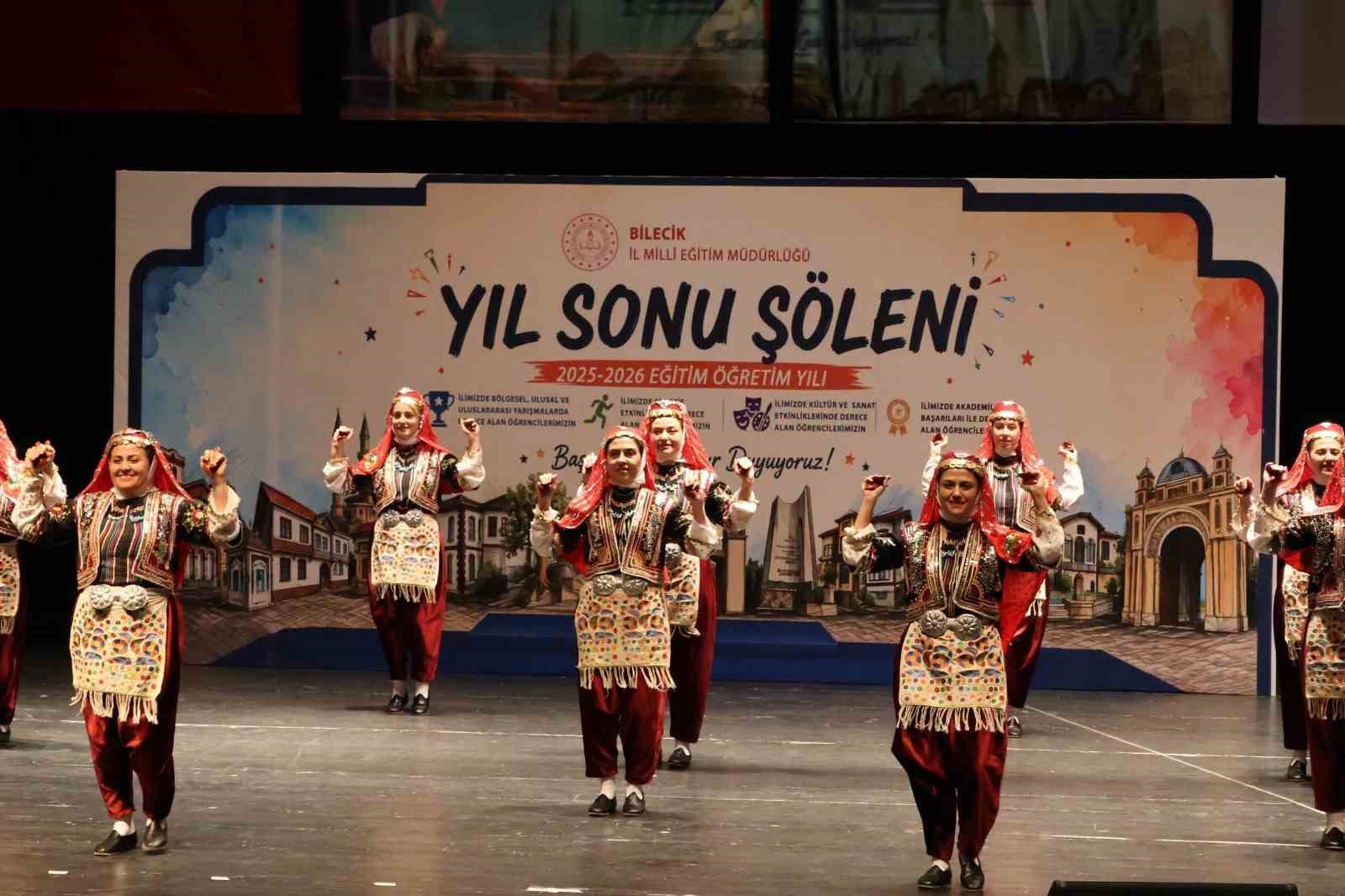 bilecik-te-egitim-basari-odulleri-toreni-coskuyla-gerceklestirildi