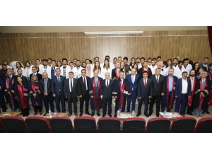 Genç Veterinerler İlk Önlüklerini Törenle Giydi