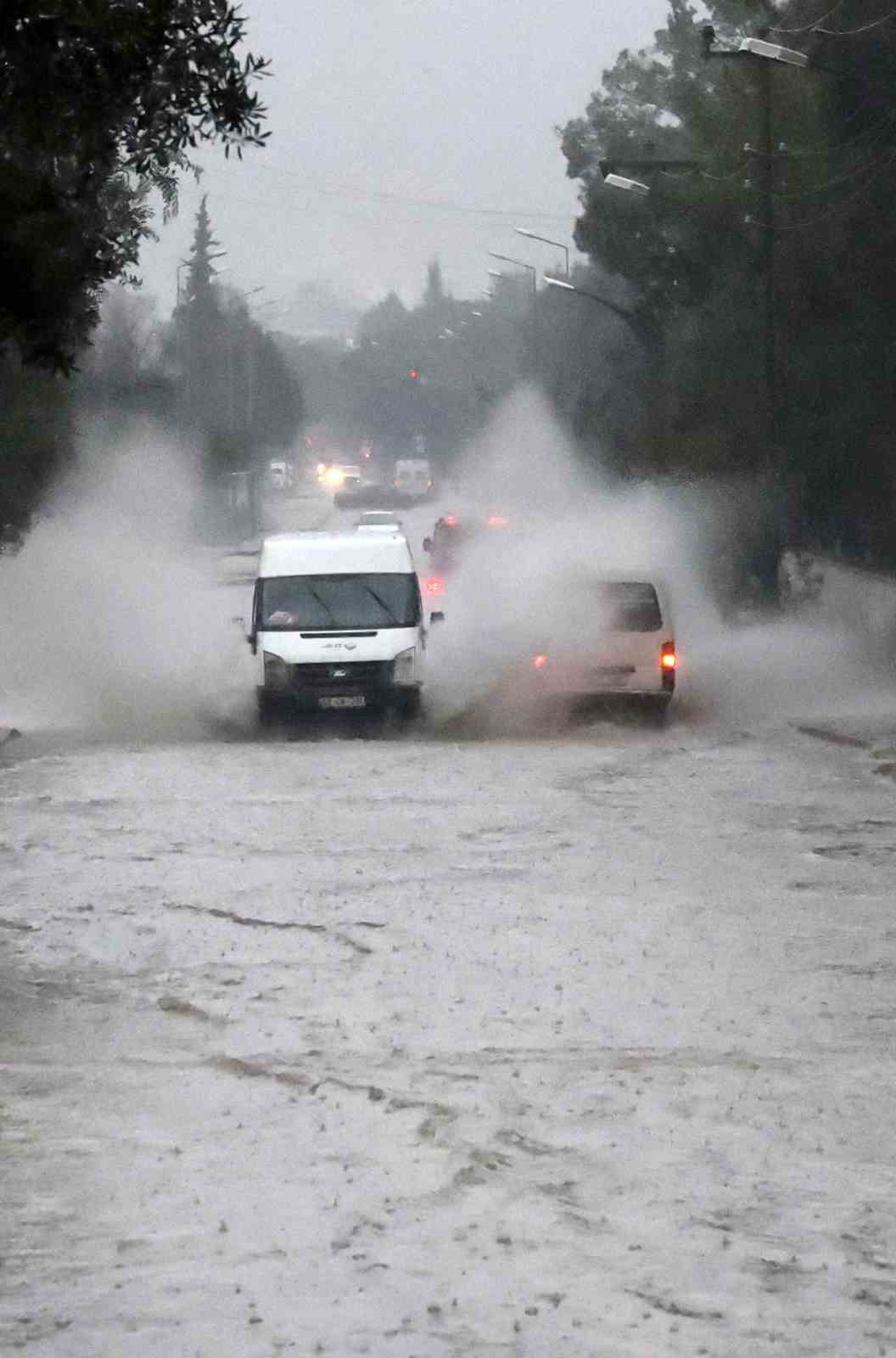 mugla-nin-7-ilcesine-gok-gurultulu-saganak-yagmur-uyarisi