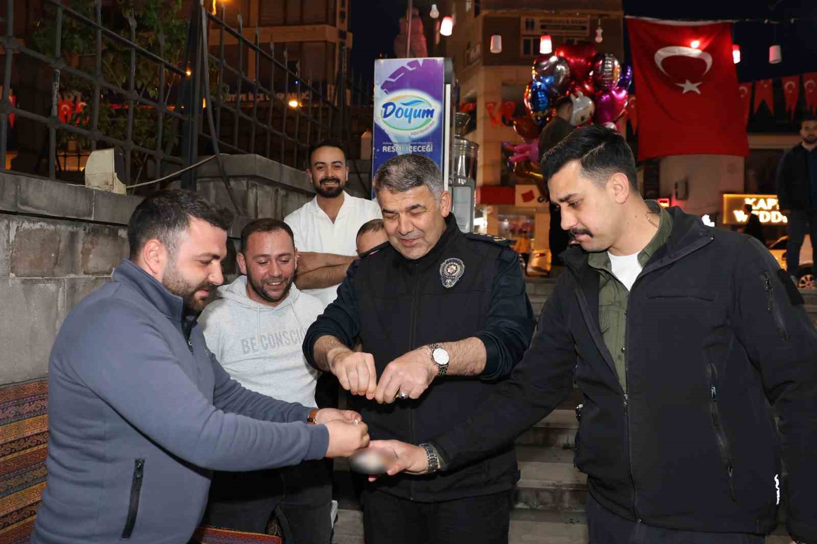 erzurum-da-emniyet-muduru-tavsiye-etti-vatandas-sigarayi-birakti