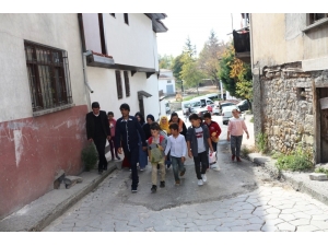 Kendileri Küçük Yürekleri Büyük