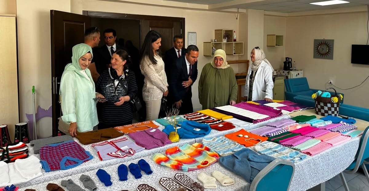 kemah-huzurevi-sakinleri-semiha-yildirim-ile-bulustu