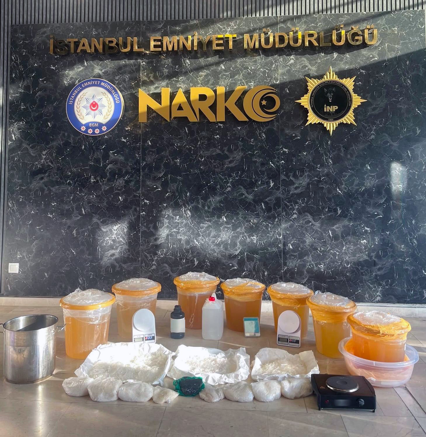 kucukcekmece-de-narkotik-operasyonu-yaklasik-90-kilo-uyusturucu-ele-gecirildi