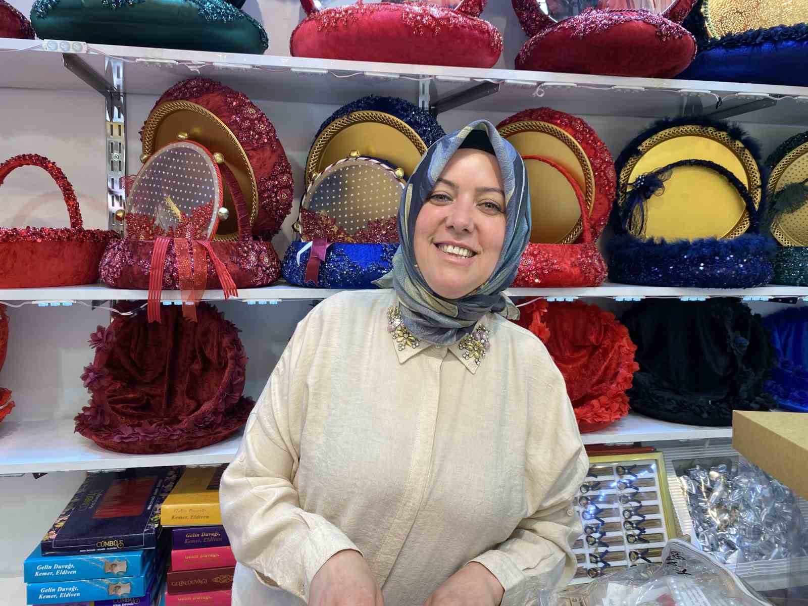dugun-sezonu-acildi-kina-esyalarina-ilgi-artti