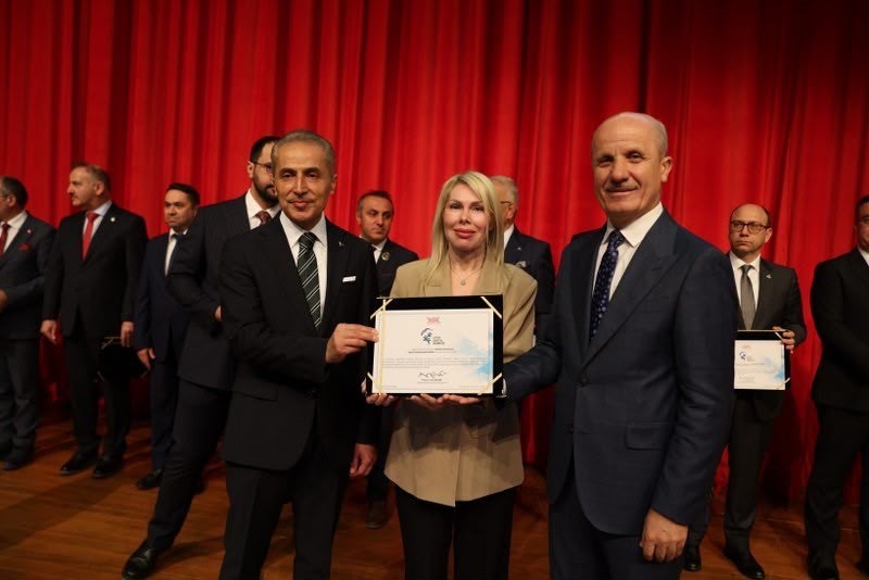 akdeniz-universitesine-spor-dostu-kampus-odulu
