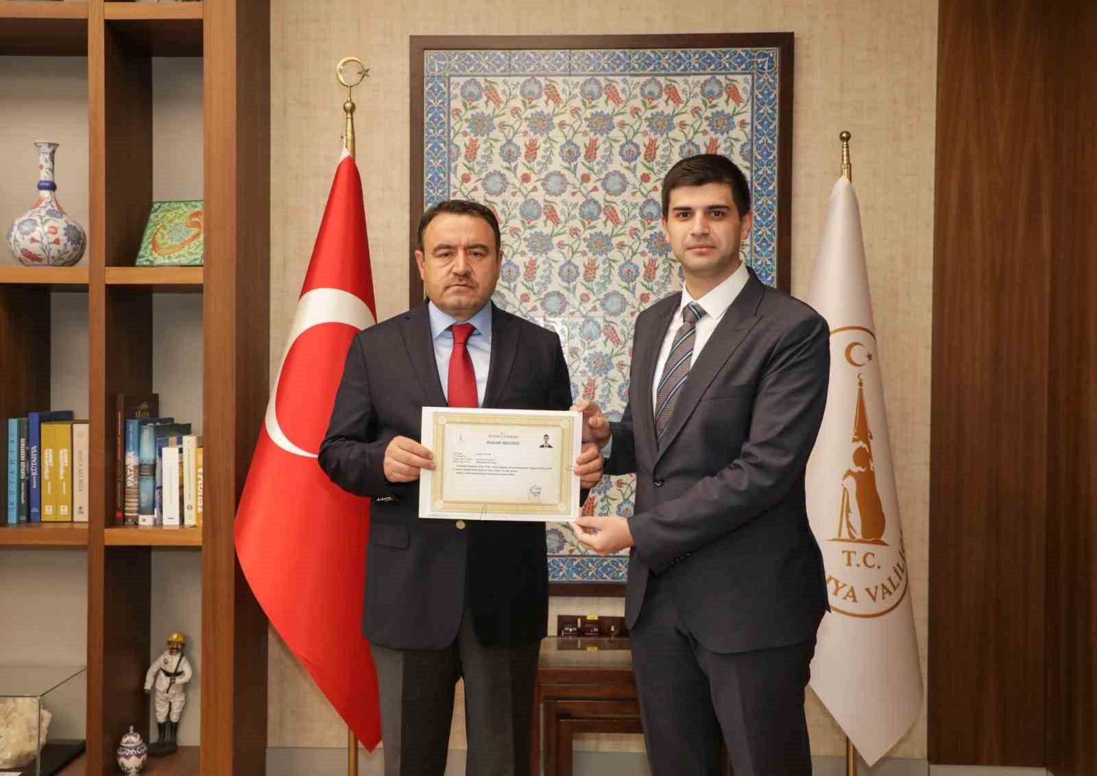 vali-isin-dan-kaymakam-teltik-e-basari-belgesi