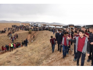 Kırıkkale’de 2 Bin Öğrenci 5 Bin Fidan Dikti