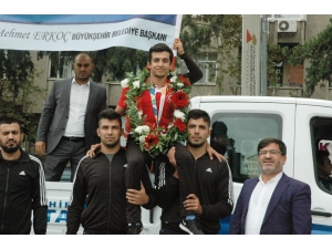 Kahramanmaraşlı Güreşçi Olimpiyat Üçüncüsü Oldu