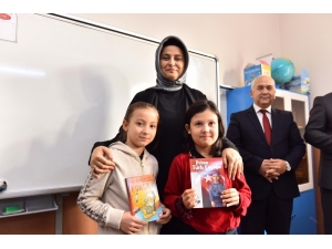 Altıeylül Belediyesinden Öğrencilere Kitap Kampanyası