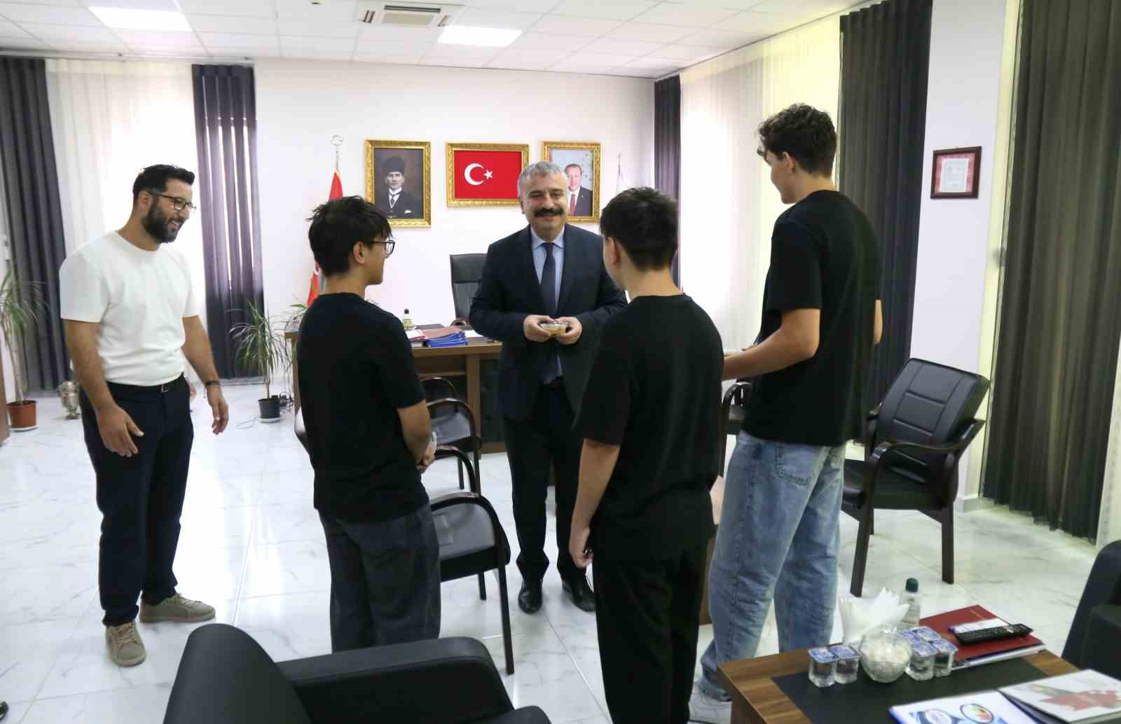eskisehir-de-cocuk-evleri-sitesi-sakinlerinden-anlamli-asure-etkinligi