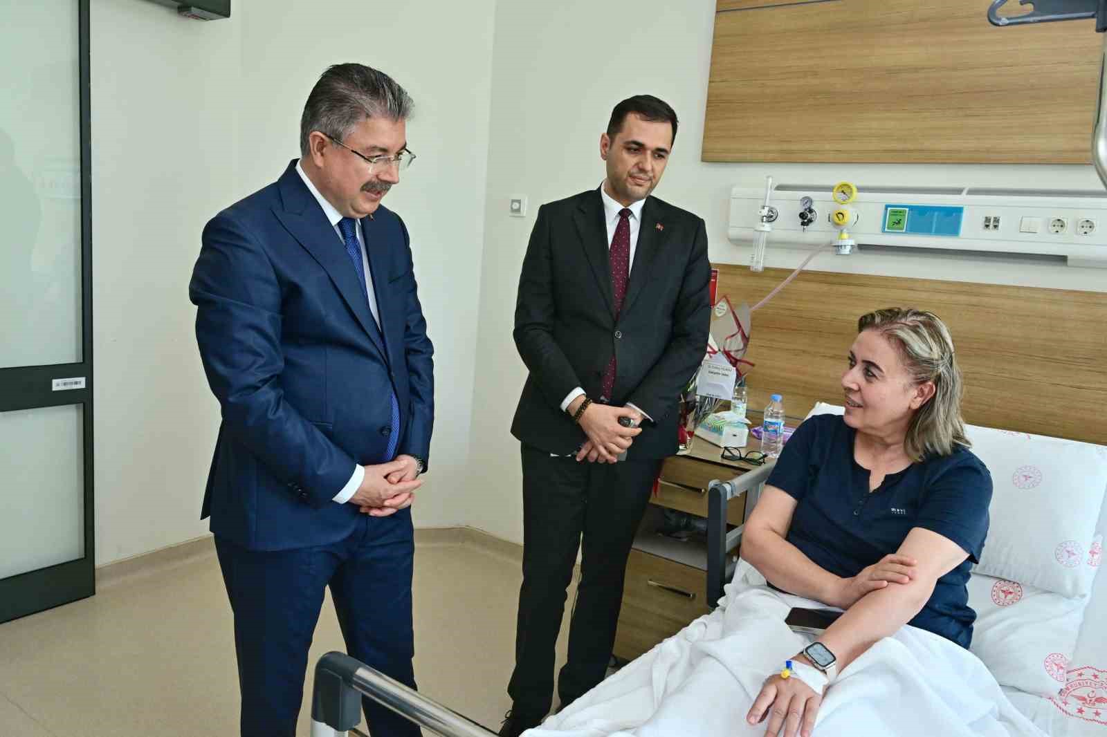 vali-yilmaz-dan-sehitin-kardesine-gecmis-olsun-ziyareti