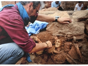 2300 Yıllık Kaleden Tarih Fışkırdı