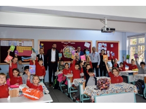 Sağlık Sen’den Öğrencilere Kitap Desteği