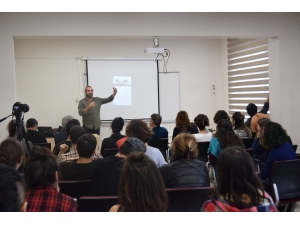 Sanat Yönetmeni Öztürk Düzce Üniversitesi Öğrencileriyle Buluştu