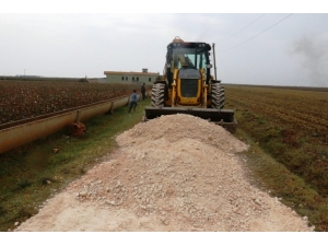 Akçakale’de Yol Yapım Çalışmaları Devam Ediyor