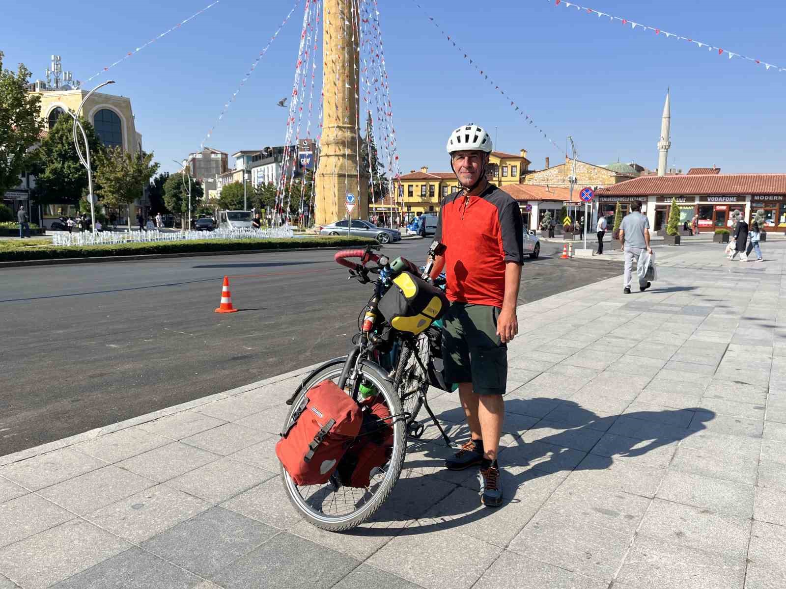 13-yillik-bisiklet-tutkunu-en-buyuk-hayali-icin-dunyayi-pedallayacak