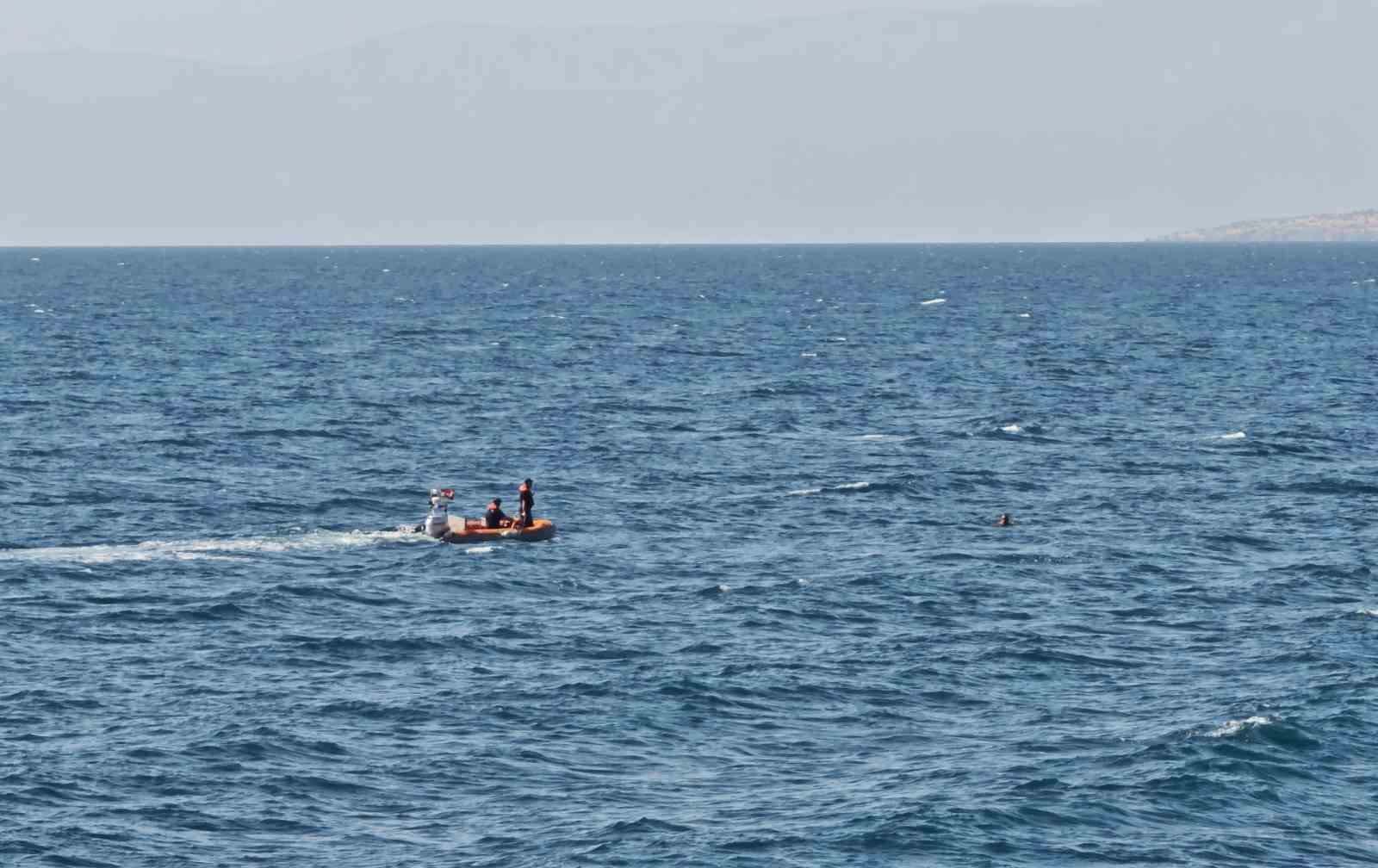 van-golu-nde-akintiya-kapilan-yuzucu-sahil-guvenlik-ekiplerince-kurtarildi