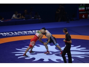 Dünya Grekoromen Güreş Şampiyonası’nda Emrah Kuş Finalde