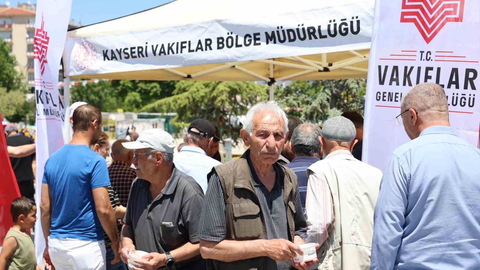 kirsehir-de-asure-almak-isteyenler-uzun-kuyruklar-olusturdu
