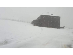 Akdağ Beyaza Büründü