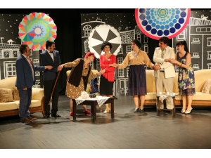 Perde, Komedi Pazarı İle Açıldı