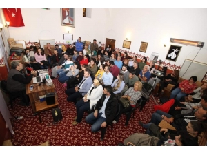 Prof. Dr. Koştumoğlu, Manisa’da Fotoğraf Sunumu Yaptı