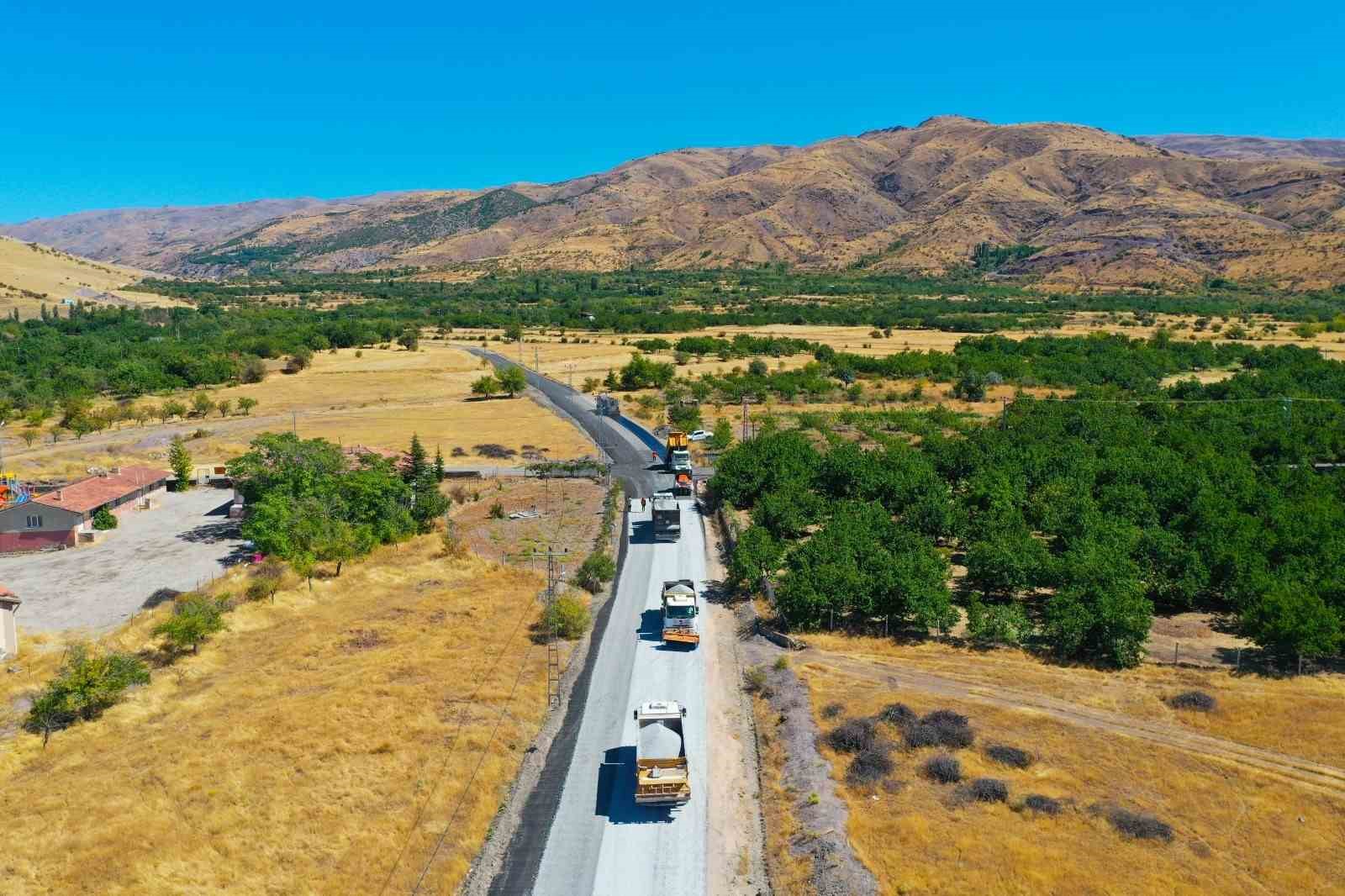20-kilometrelik-grup-yolunda-asfalt-calismalari-suruyor