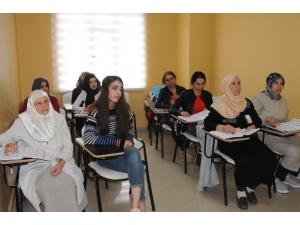 Oğluna Mektup Yazmak İçin 70 Yaşında Okuma Yazma Öğrendi