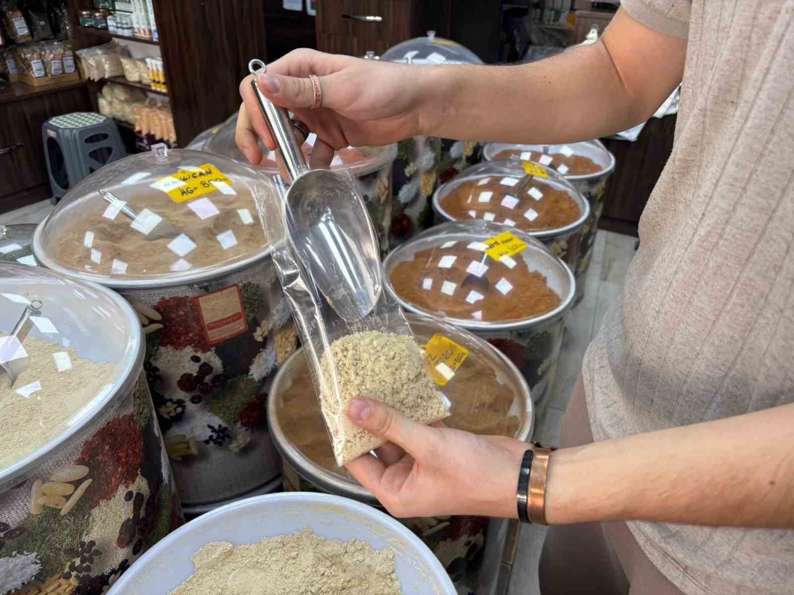 eskisehirli-aktardan-yaz-gribi-uyarisi-yapay-zekaya-danisarak-bitki-cayi-icmeyin