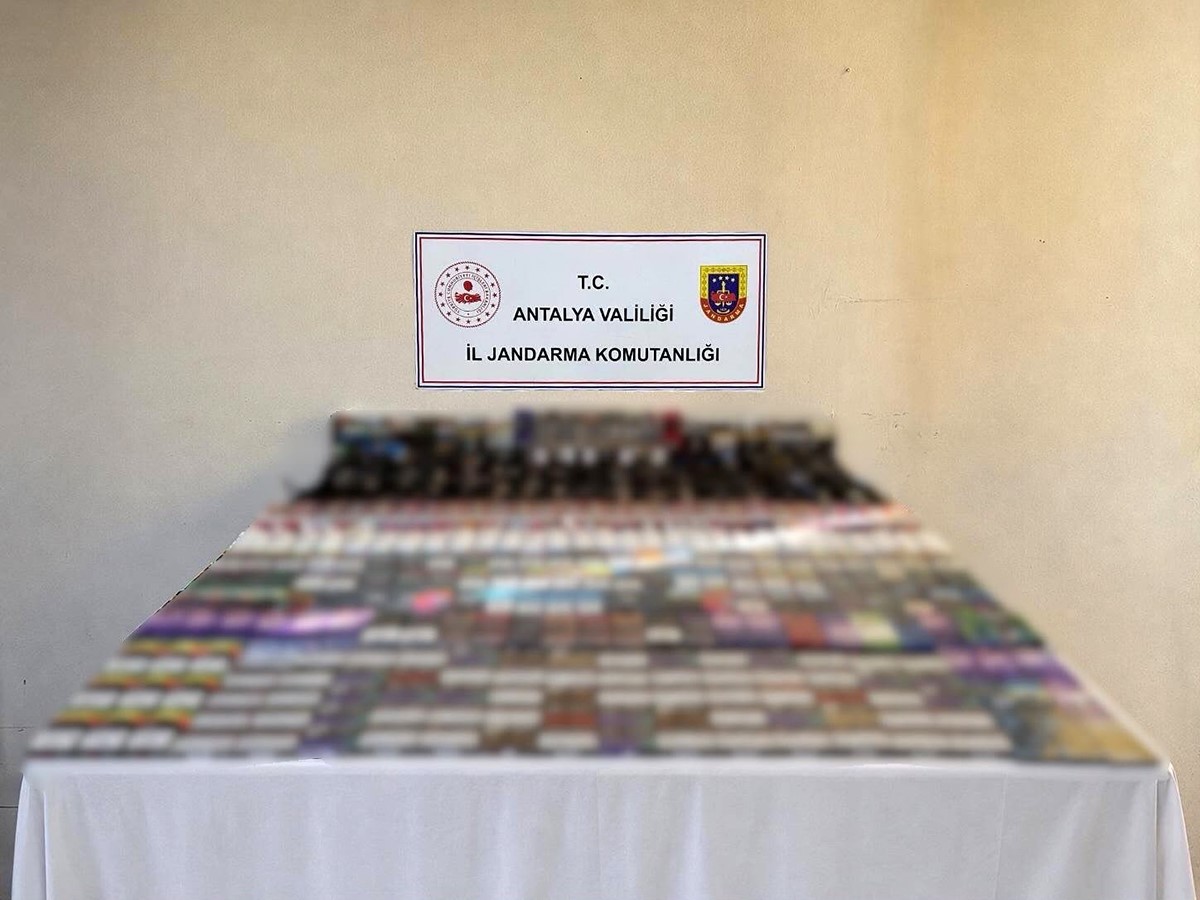 kemer-de-kacak-sigara-operasyonu-bin-paket-kacak-sigara-ele-gecirildi