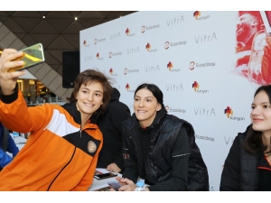 Eczacıbaşı Vitra, İmza Gününde Taraftarlarla Buluştu